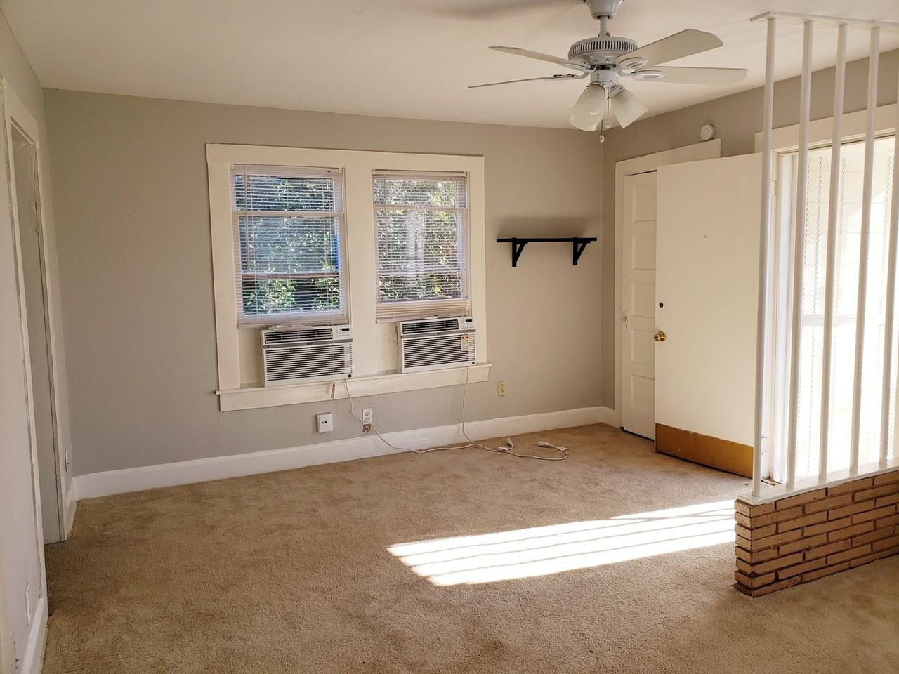 402 N Augusta St - Photo 2 of 6