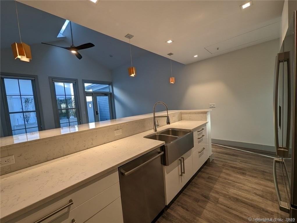 33 Elm St Unit 3 - Photo 2 of 27