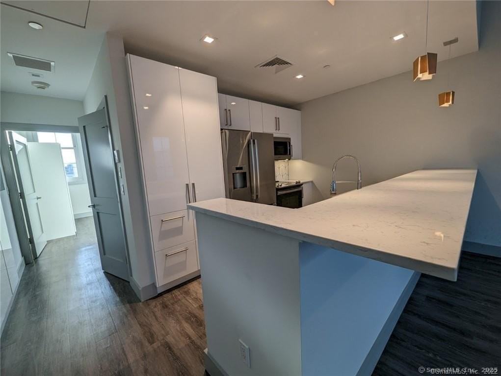 33 Elm St Unit 3 - Photo 3 of 27