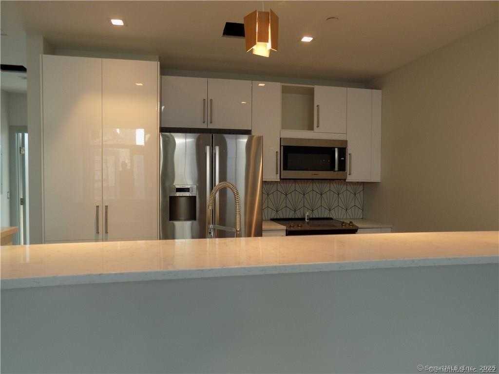 33 Elm St Unit 3 - Photo 7 of 27