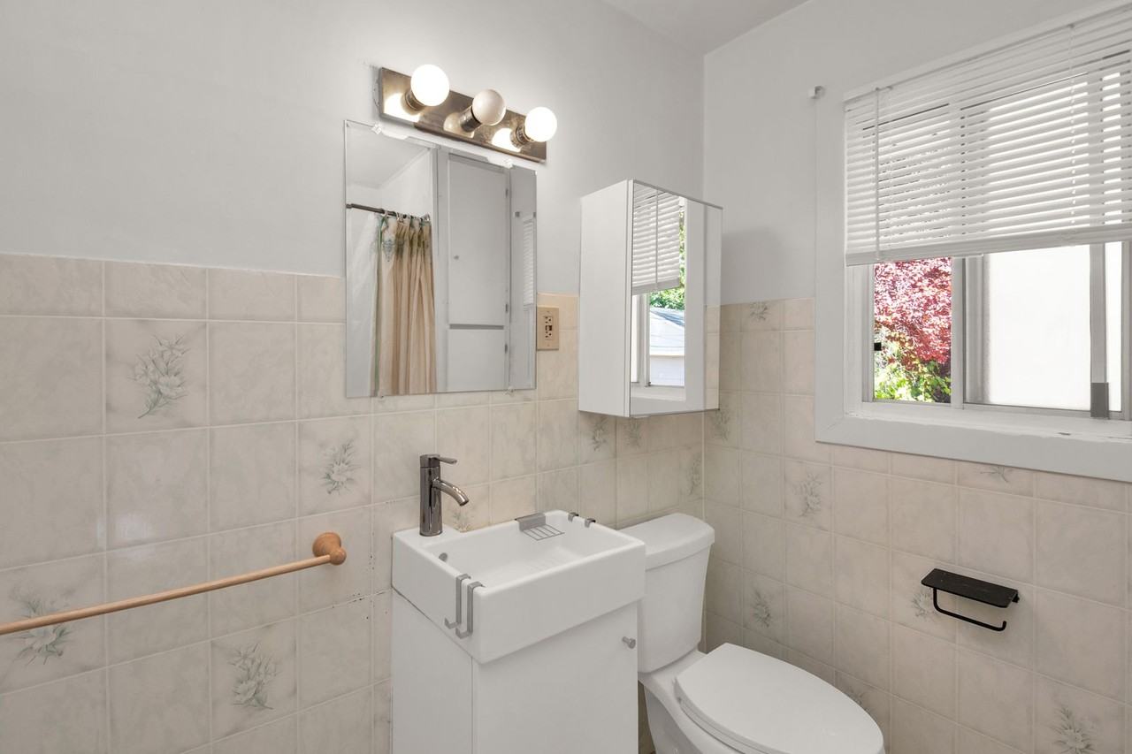 1351 S Roberta St - Photo 7 of 20