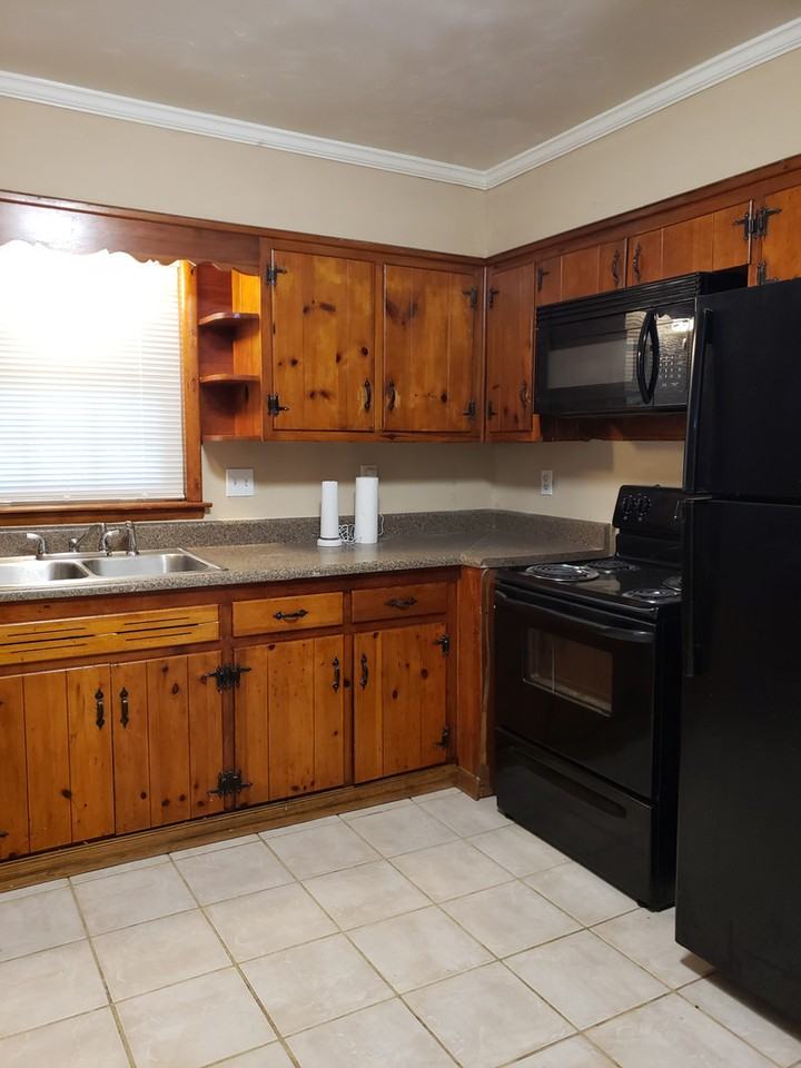 2021 Brewer Blvd Sw - Photo 4 of 10