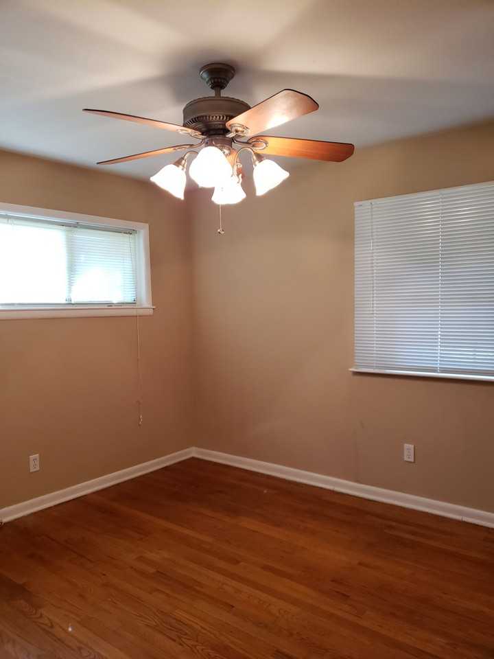 2021 Brewer Blvd Sw - Photo 5 of 10