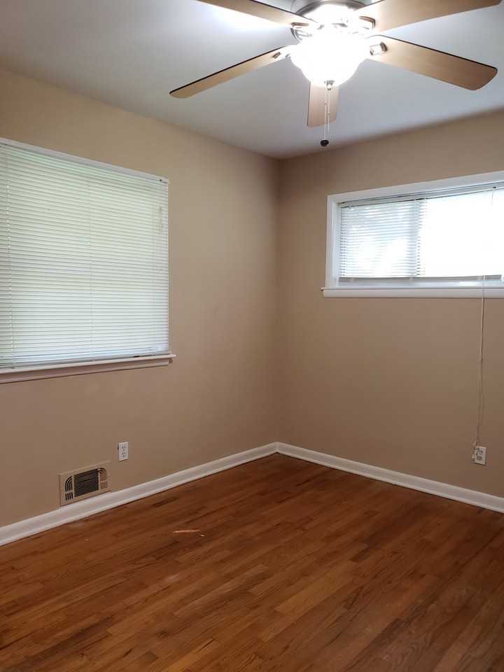 2021 Brewer Blvd Sw - Photo 7 of 10