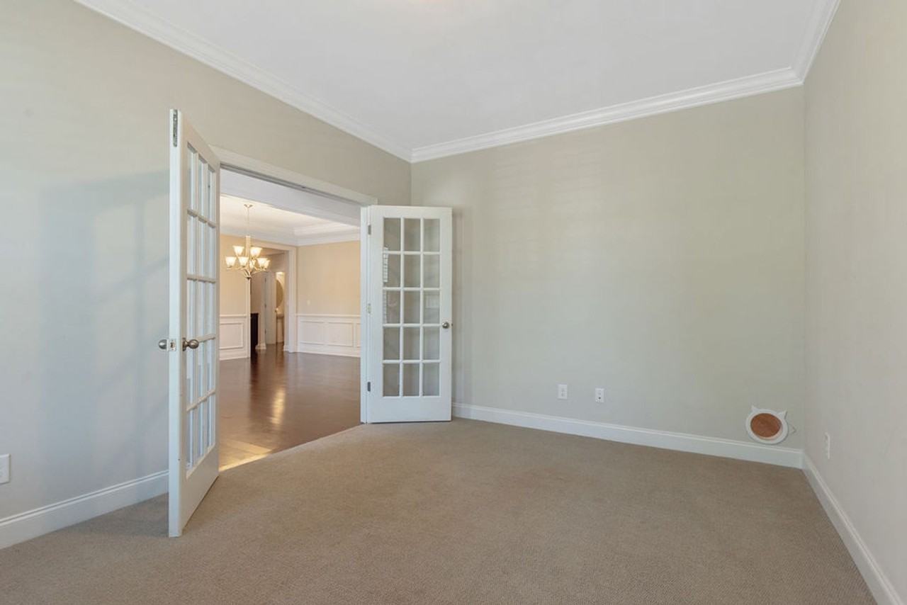 225 Oakenshaw Dr - Photo 4 of 23