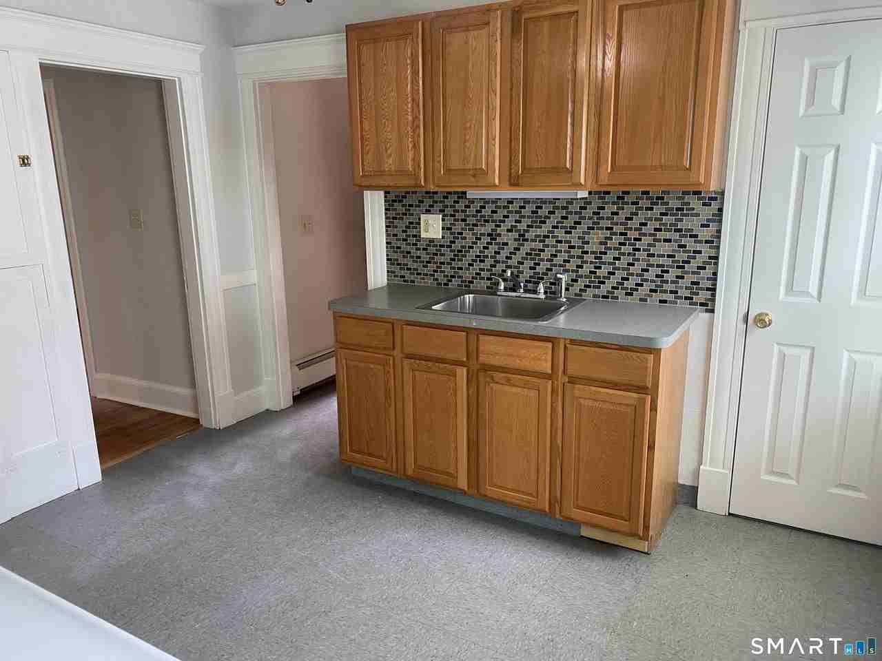 304 Buckingham St - Photo 4 of 13