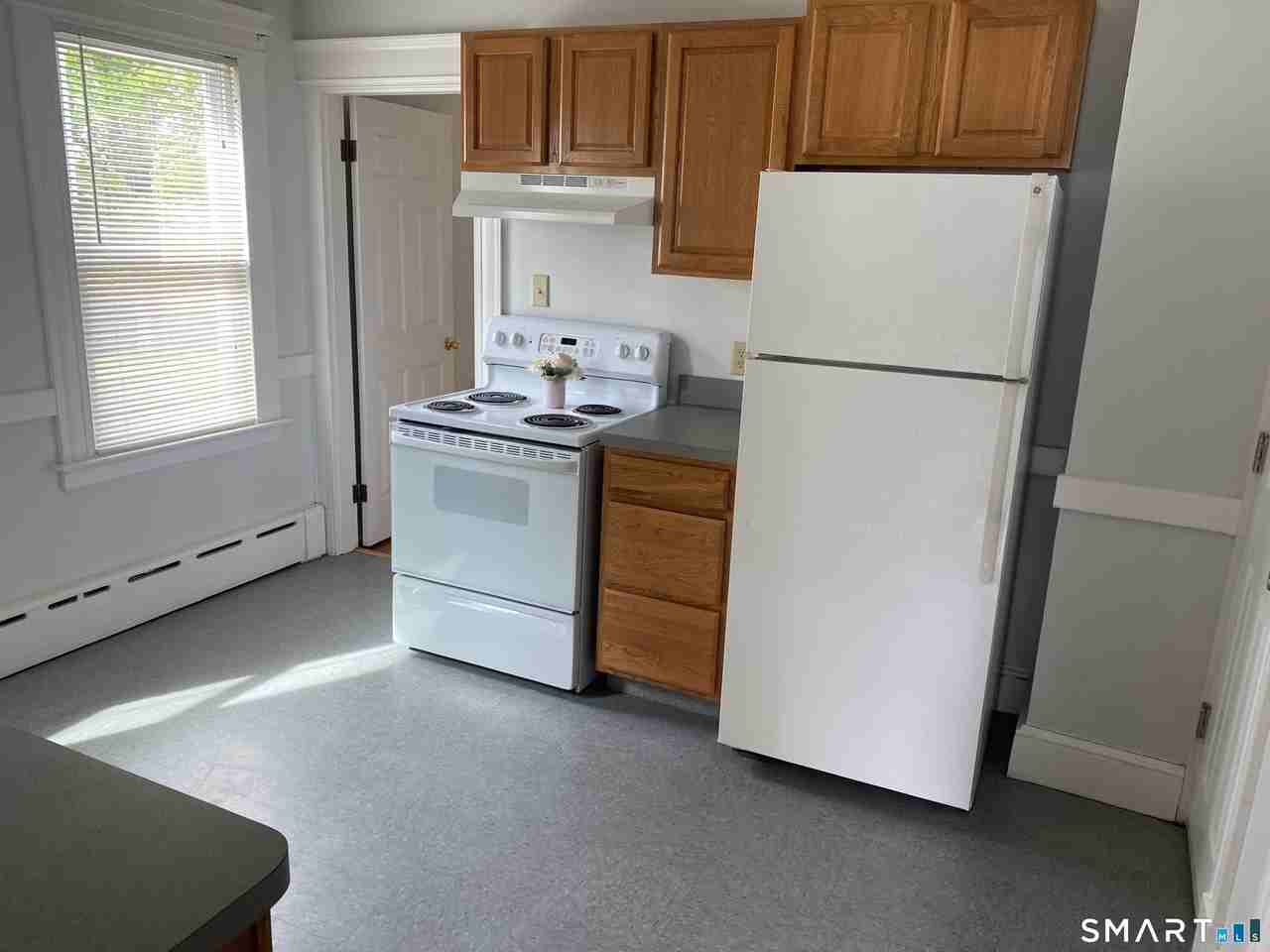 304 Buckingham St - Photo 5 of 13