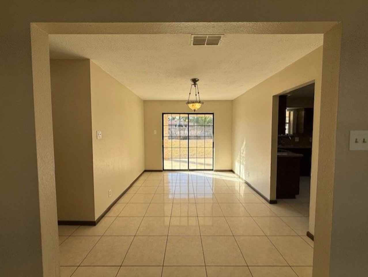 516 Saint James Dr - Photo 4 of 18