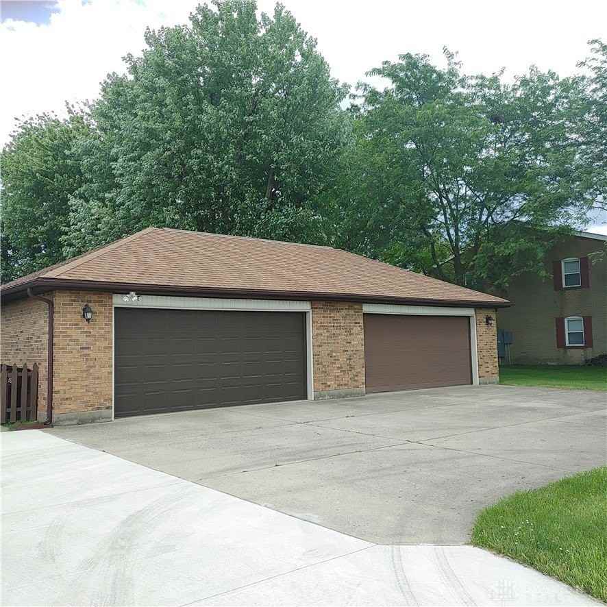 1276 Robbins Run Ct - Photo 3 of 32