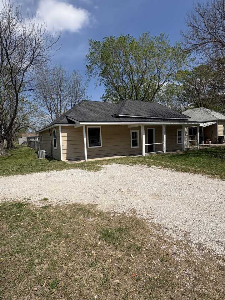 730 W 8th St #1 - Photo 2 of 17