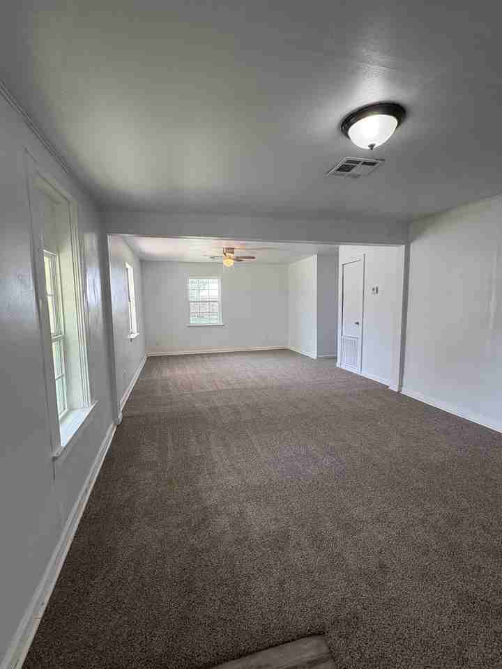 730 W 8th St #1 - Photo 3 of 17