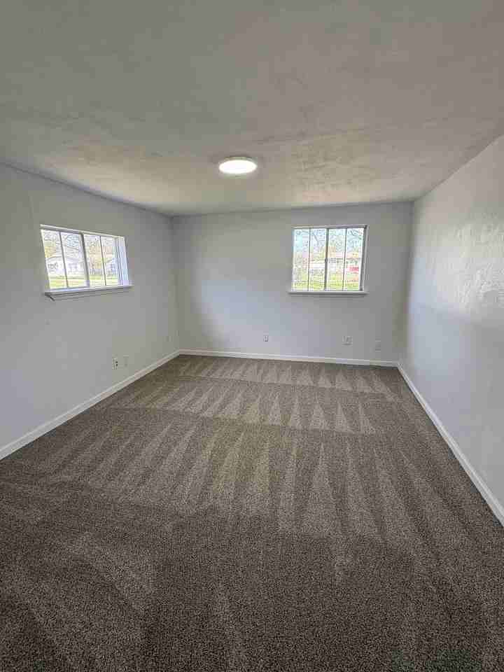 730 W 8th St #1 - Photo 5 of 17