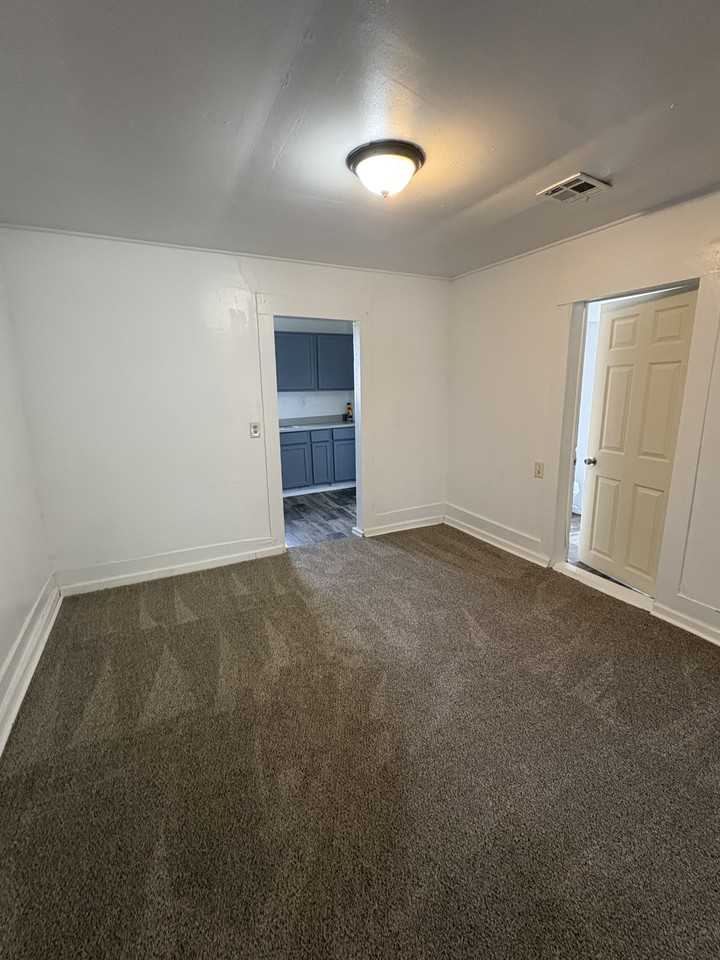 730 W 8th St #1 - Photo 7 of 17