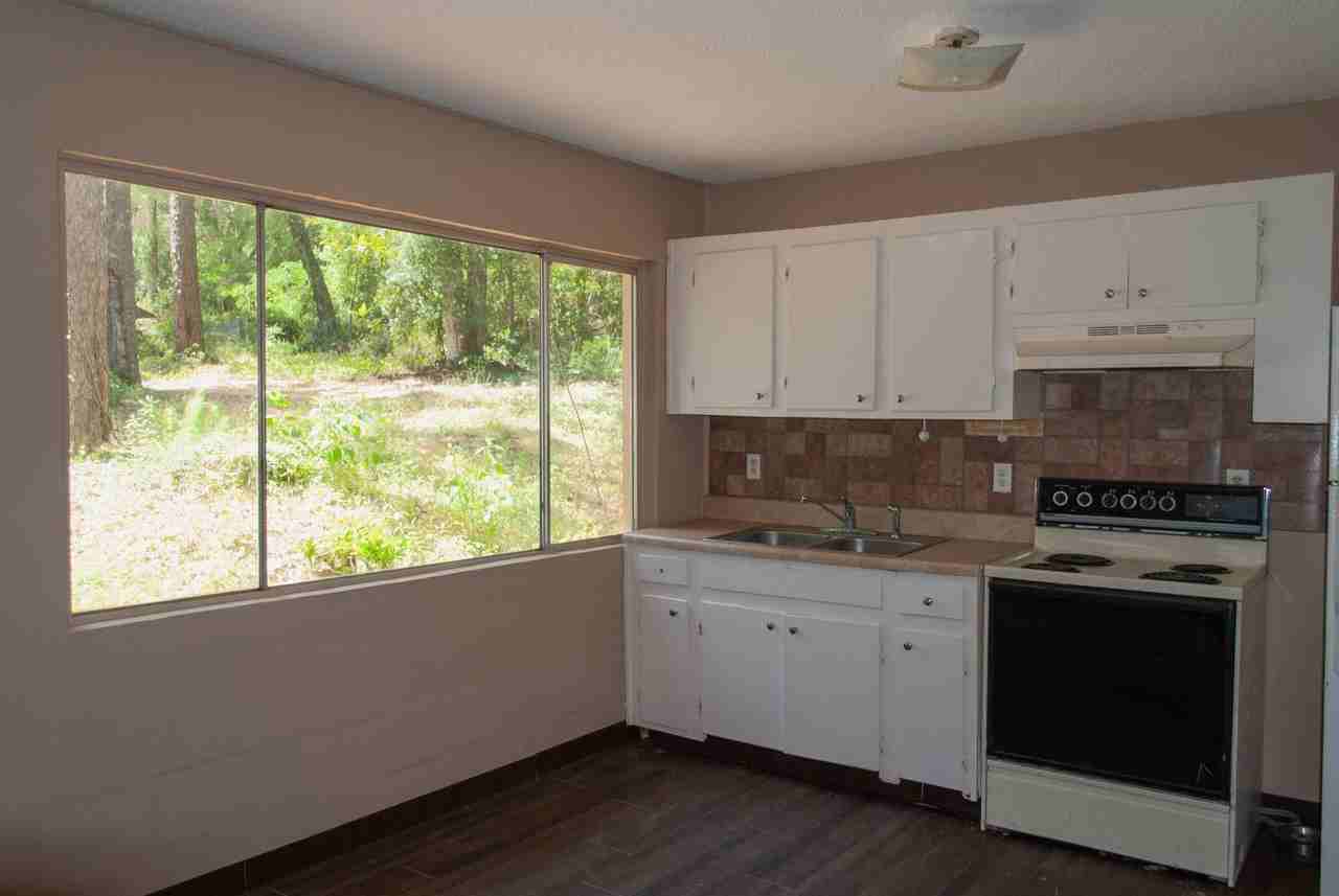 1702 Sunbeam Ln - Photo 2 of 5