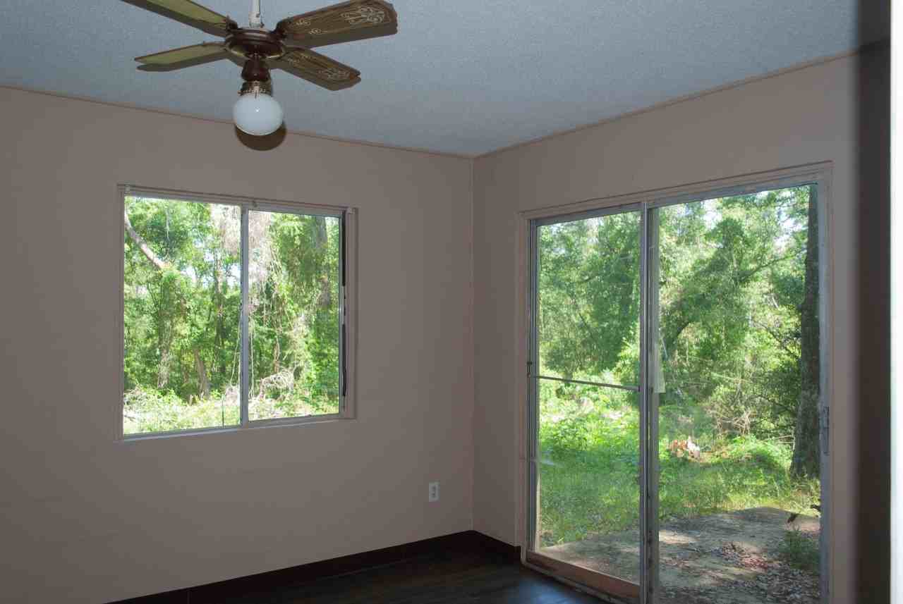 1702 Sunbeam Ln - Photo 3 of 5