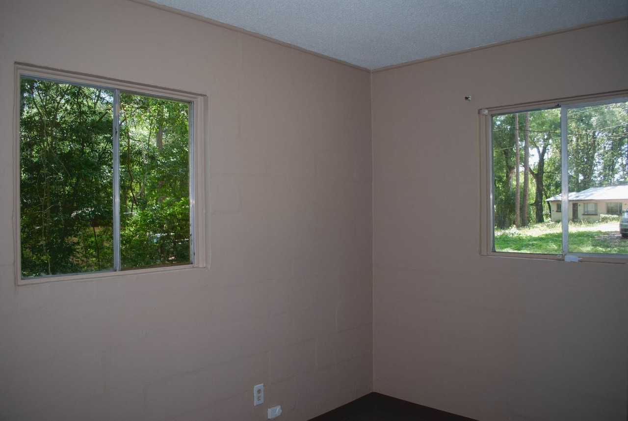 1702 Sunbeam Ln - Photo 4 of 5