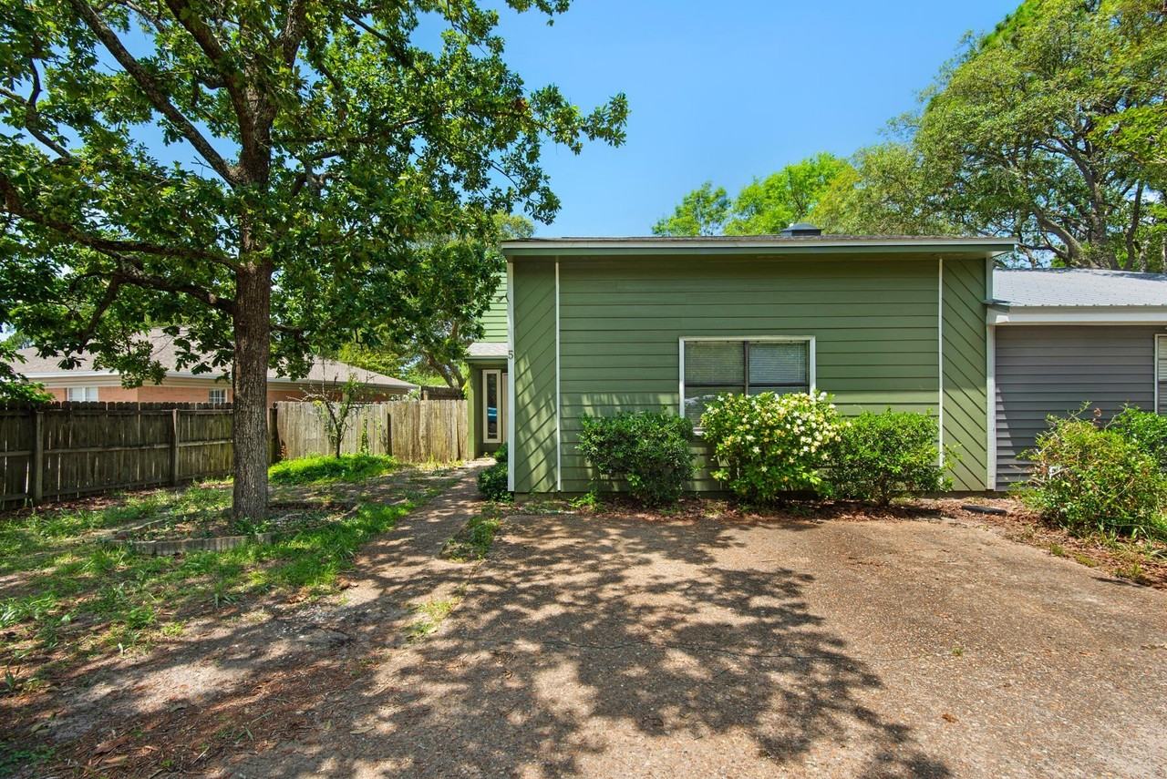 62 4th Ave Unit 5 - Photo 2 of 25