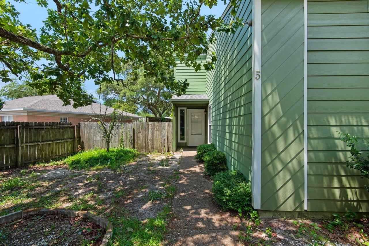 62 4th Ave Unit 5 - Photo 4 of 25