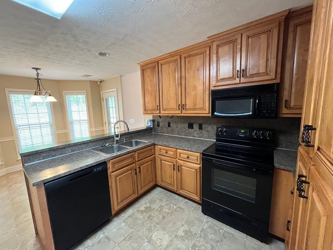 6031 Broadstone Ct - Photo 4 of 37