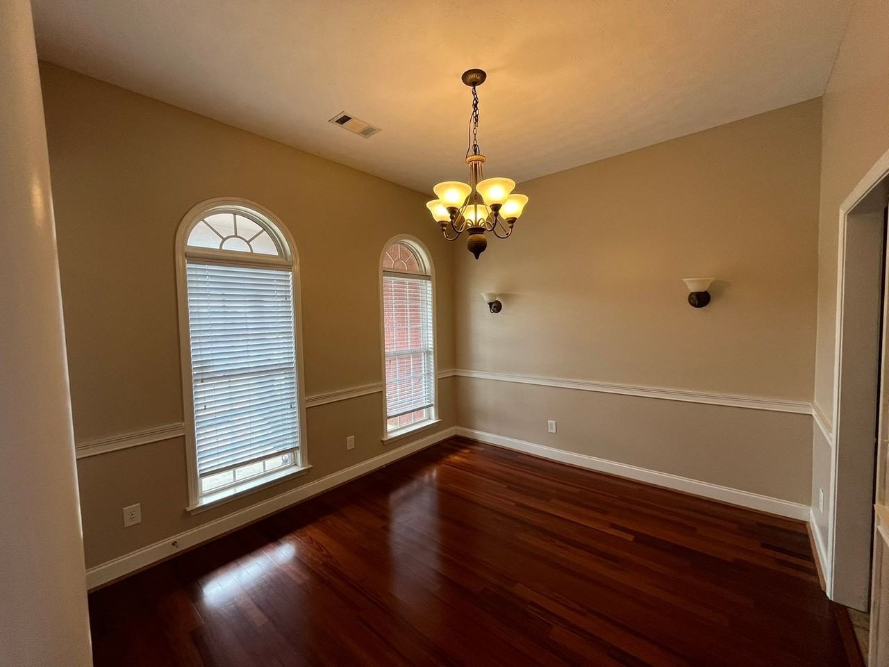 6031 Broadstone Ct - Photo 7 of 37