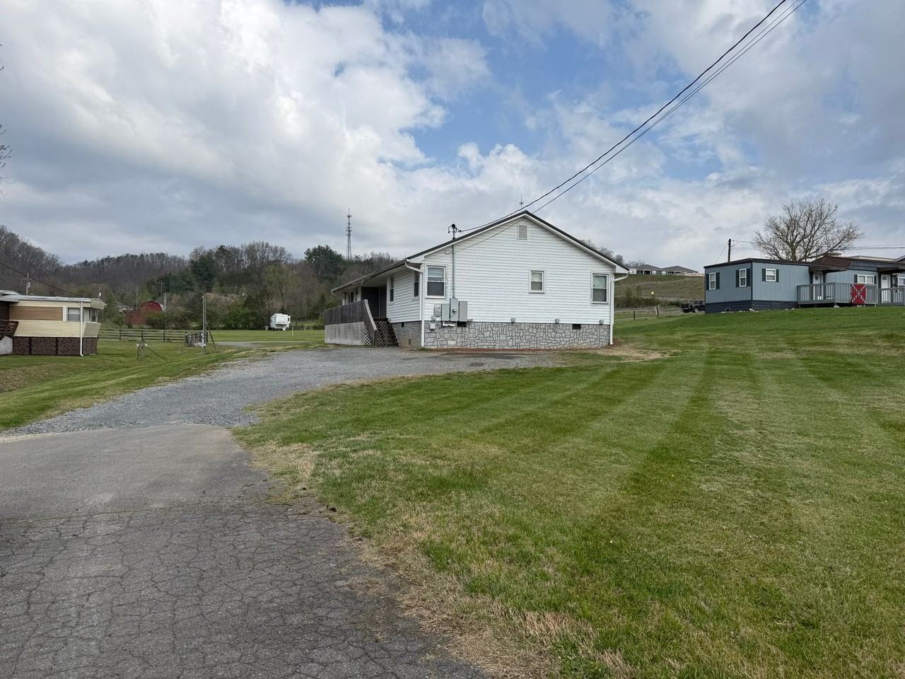 174 Old Thomas Bridge Rd - Photo 2 of 23