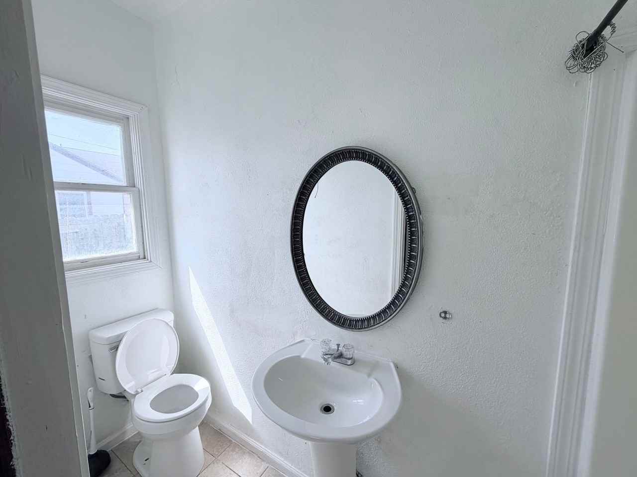 2225 S Santa Fe St - Photo 3 of 10