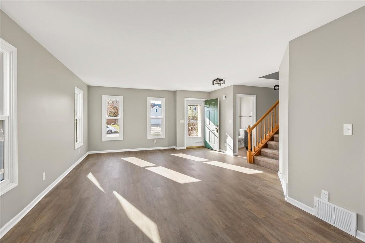 9418 68th St - Photo 6 of 28