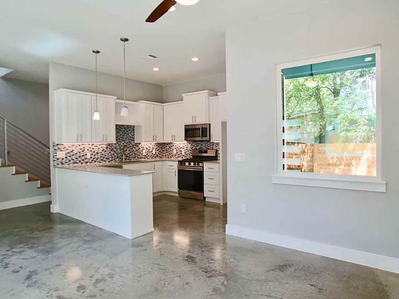 6204 Langham St - Photo 7 of 30