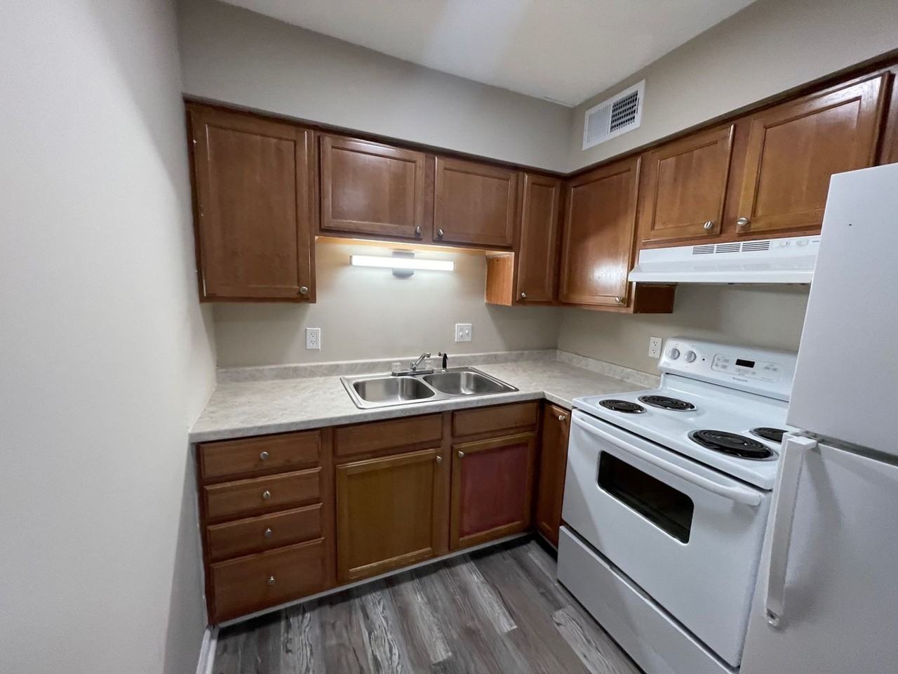 1598 Martha Ct - Photo 2 of 30