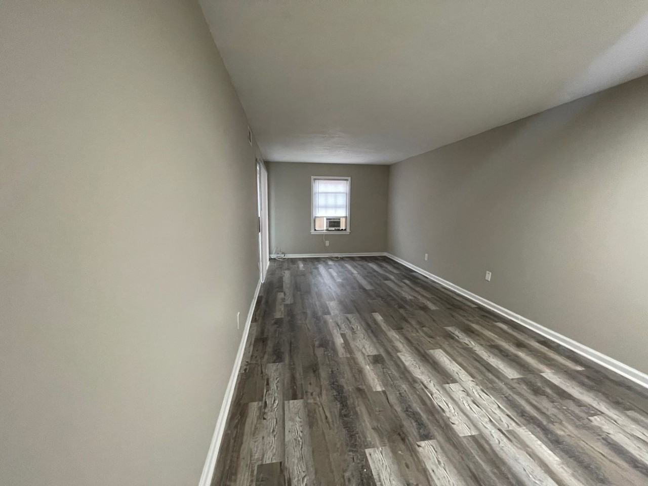 1598 Martha Ct - Photo 4 of 30