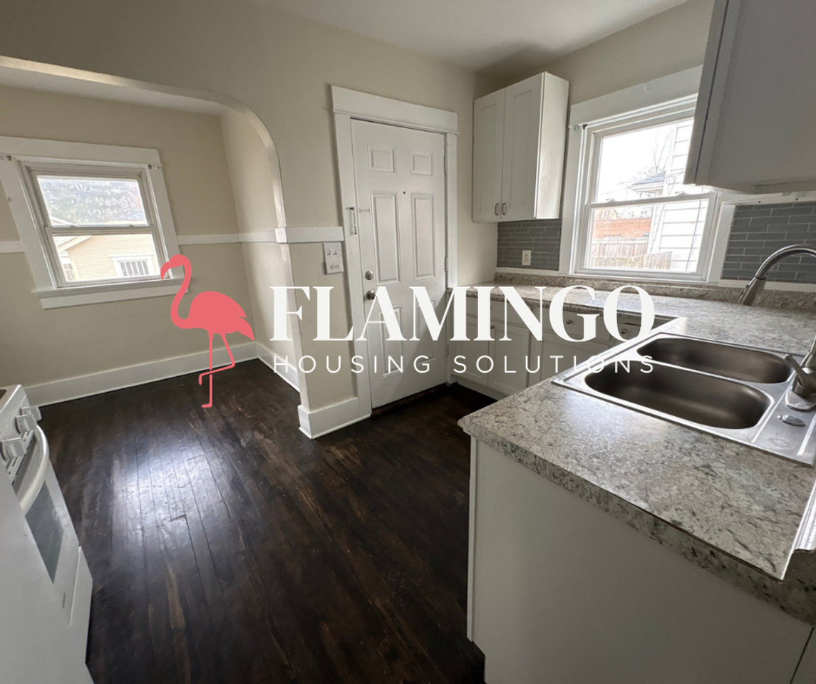 3215 Wayne Ave - Photo 5 of 15