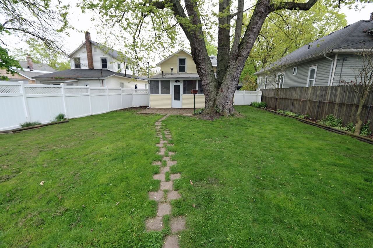 910 Court St - Photo 2 of 21