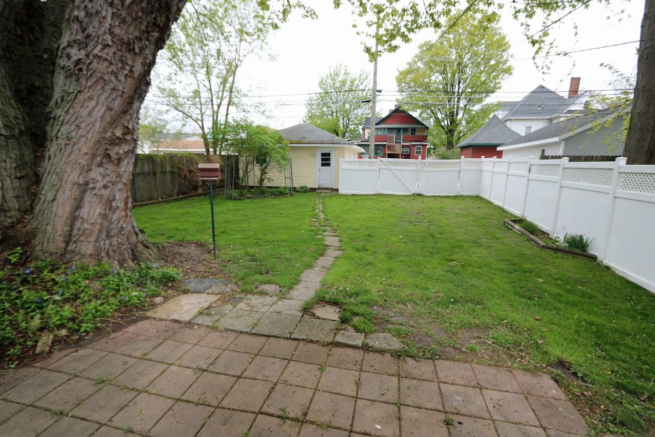 910 Court St - Photo 3 of 21