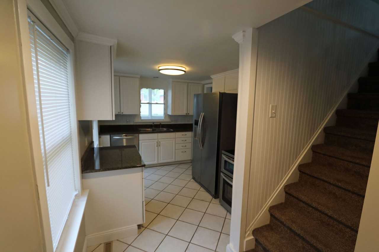 910 Court St - Photo 6 of 21