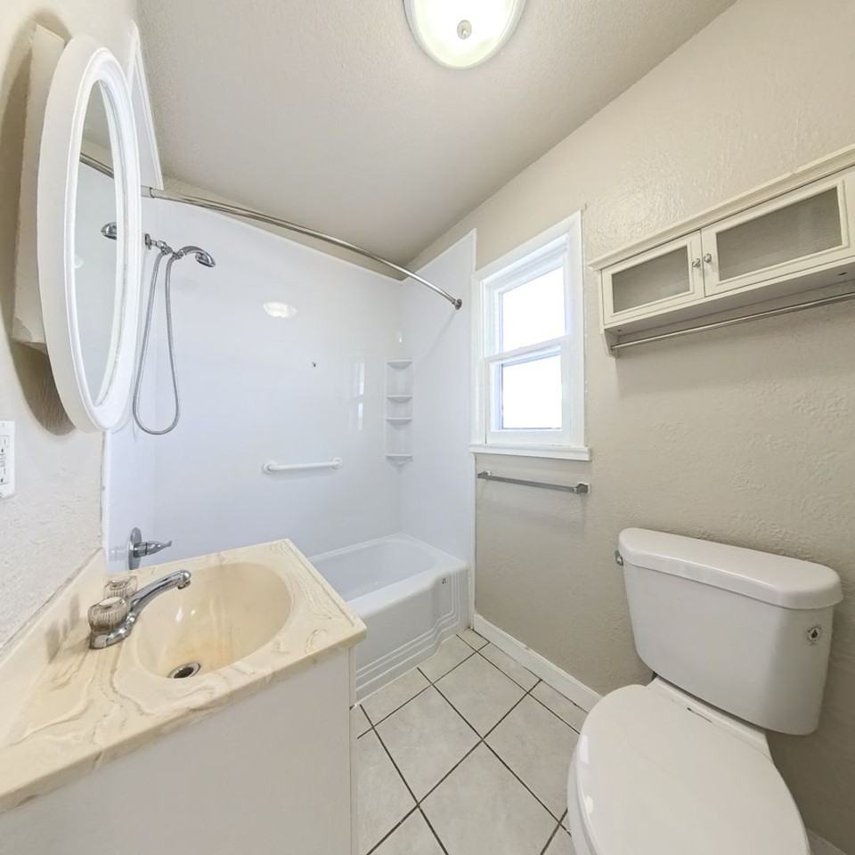 4003 Se 2nd St - Photo 4 of 17