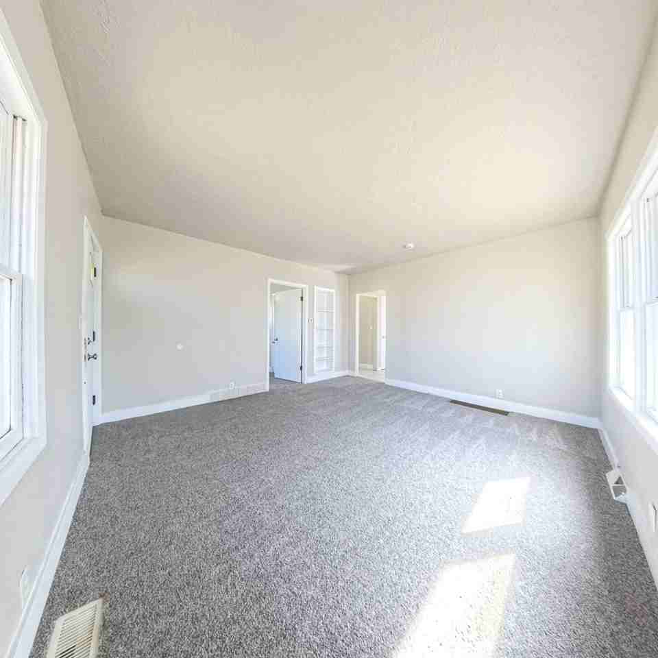 4003 Se 2nd St - Photo 6 of 17