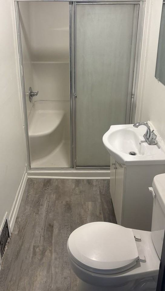 410 E 8th St - Photo 6 of 7