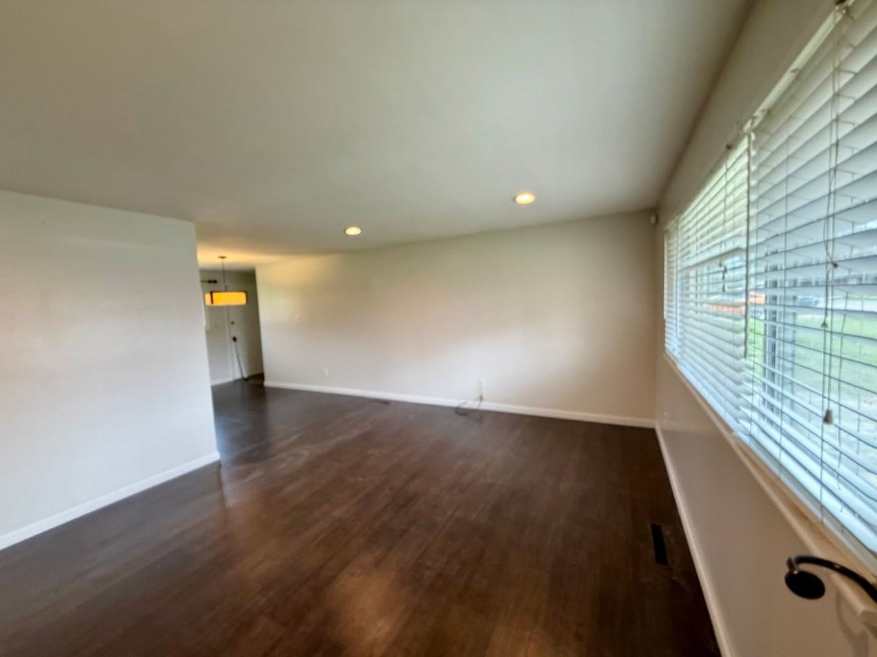 3486 Roswell Dr - Photo 5 of 10