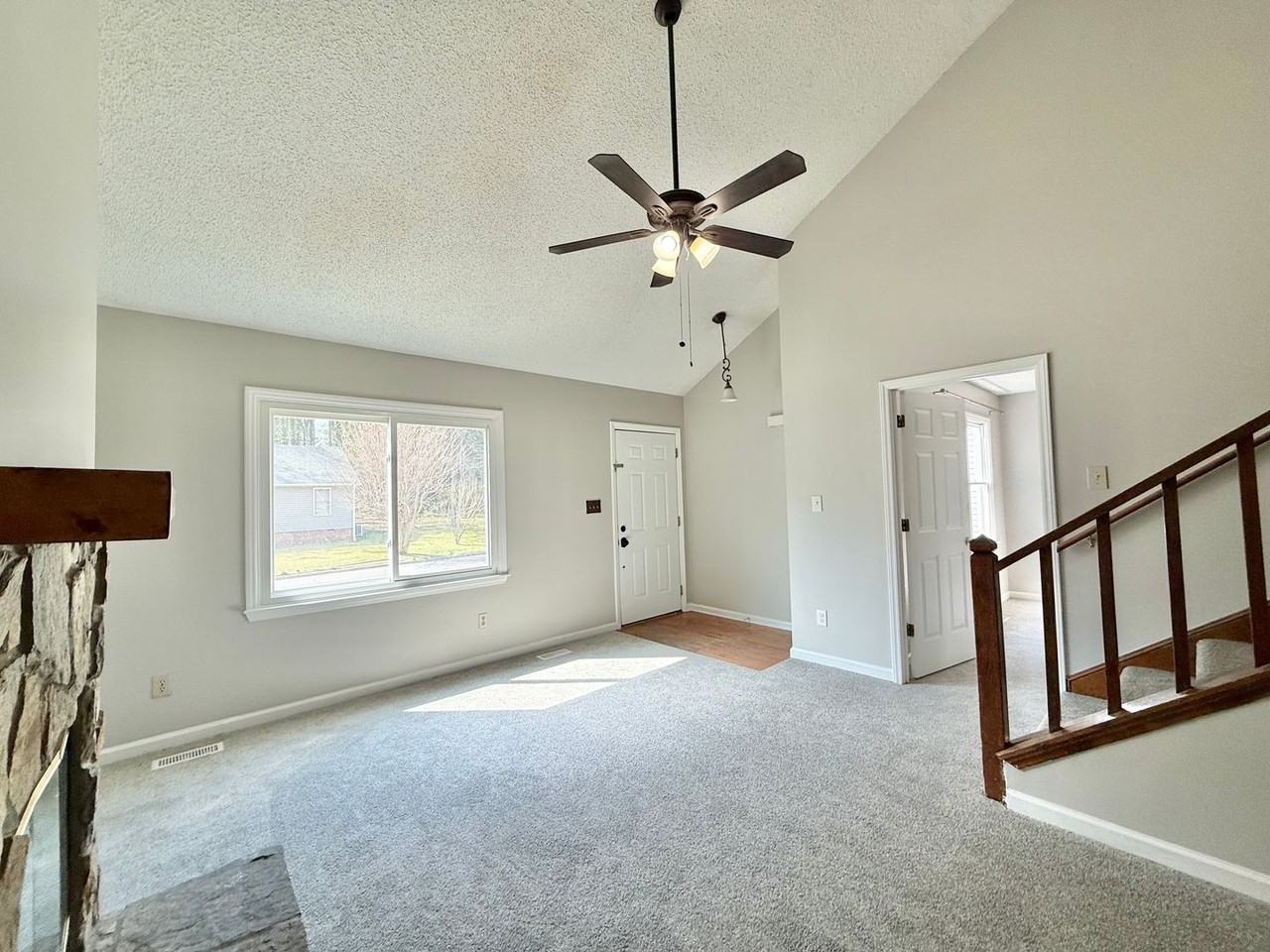 825 Rawls Dr - Photo 3 of 20