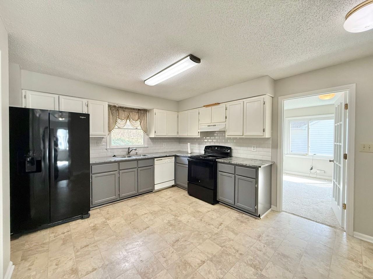 825 Rawls Dr - Photo 4 of 20