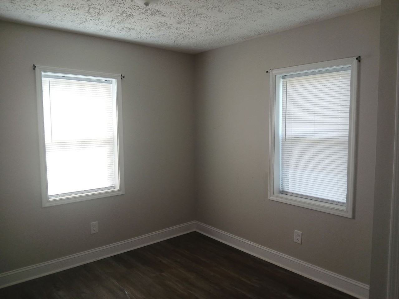 3241 Chandler St - Photo 3 of 7