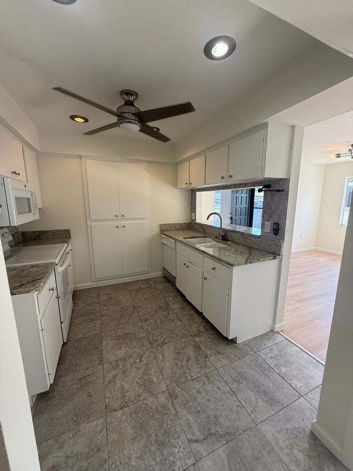 2914 29th Ave W - Photo 2 of 24