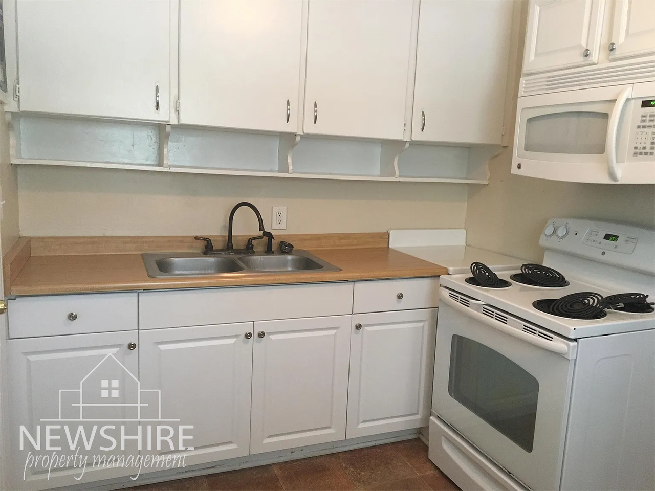 24 Prancer Ave - Photo 2 of 9
