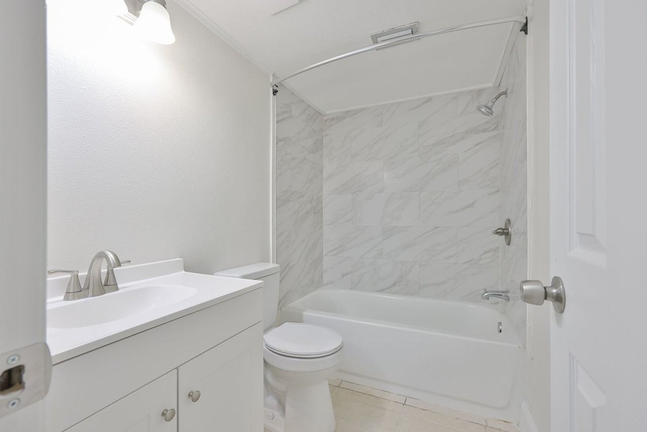 11502 7th Ln N #1401 - Photo 5 of 37