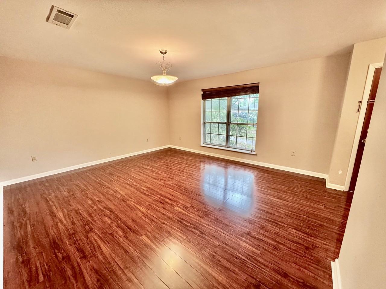 9142 Woodbine St - Photo 3 of 23