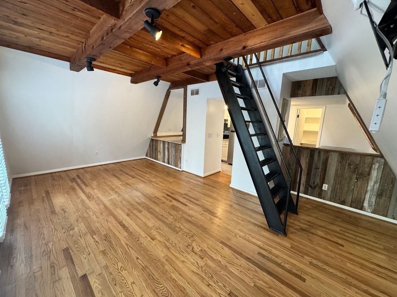 2475 Hawk Creek Trl - Photo 3 of 21