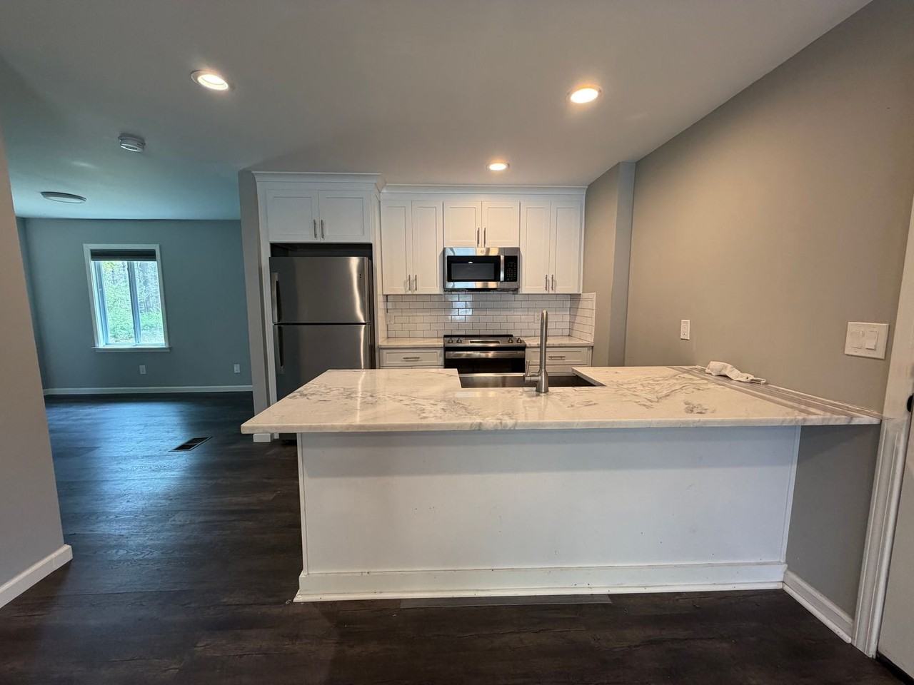32 Lovers Ln Ne - Photo 3 of 31