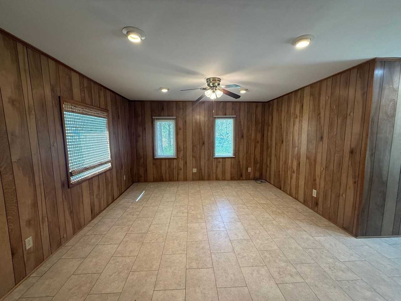 866 Hawthorne Rd - Photo 4 of 12