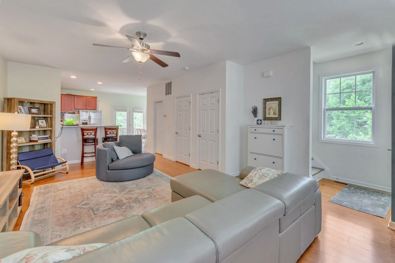 151 Longwood Dr - Photo 4 of 27