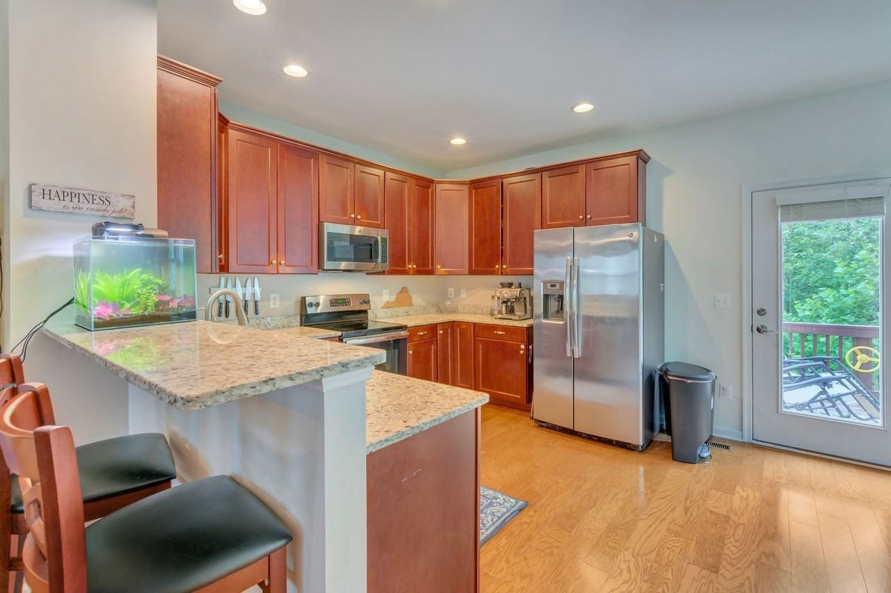 151 Longwood Dr - Photo 6 of 27